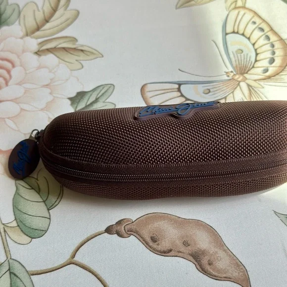 Maui Jim Brown Reinforced Zipper Sunglasses Case with Durable Design - Picture 6 of 10